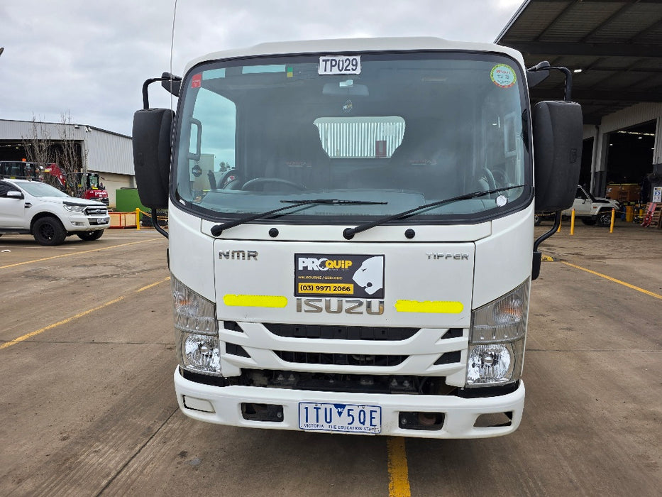 2021 ISUZU NMR45-150 TIPPER (TP029) CAR LICENCE WITH 49000KLMS
