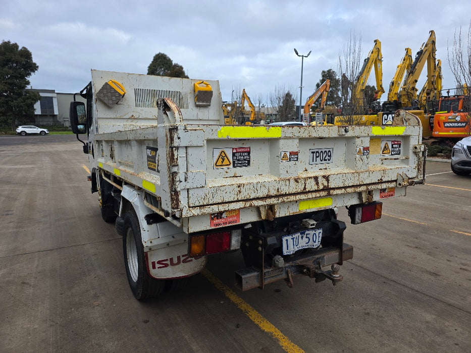 2021 ISUZU NMR45-150 TIPPER (TP029) CAR LICENCE WITH 49000KLMS