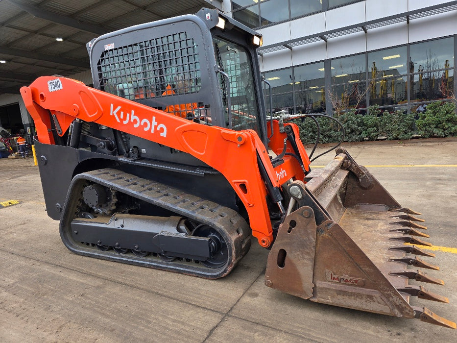 2022 KUBOTA SVL65-2 TRACK LOADER (T540) WITH 4 IN 1 BUCKET AND 670 HOURS