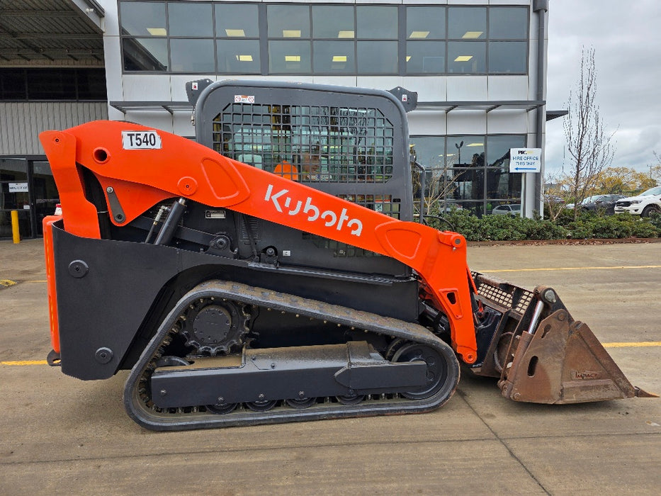 2022 KUBOTA SVL65-2 TRACK LOADER (T540) WITH 4 IN 1 BUCKET AND 670 HOURS