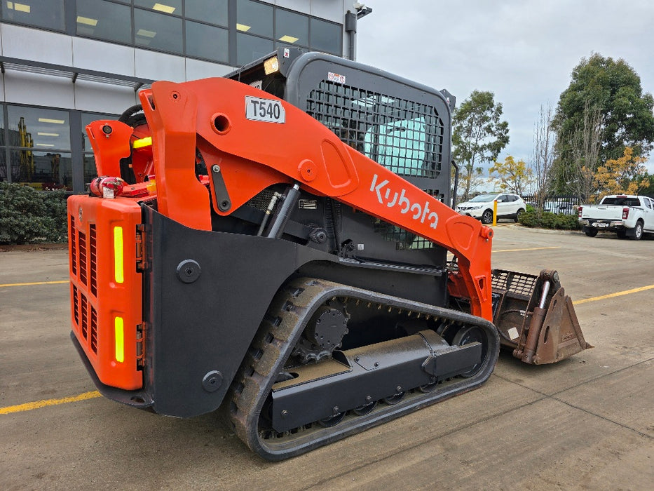 2022 KUBOTA SVL65-2 TRACK LOADER (T540) WITH 4 IN 1 BUCKET AND 670 HOURS