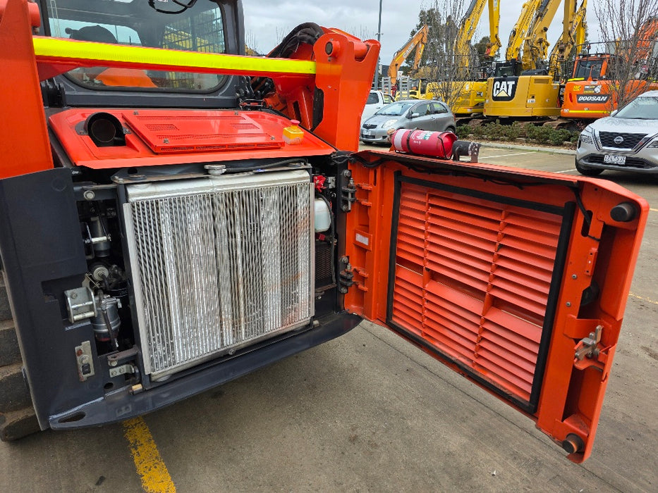 2022 KUBOTA SVL65-2 TRACK LOADER (T540) WITH 4 IN 1 BUCKET AND 670 HOURS