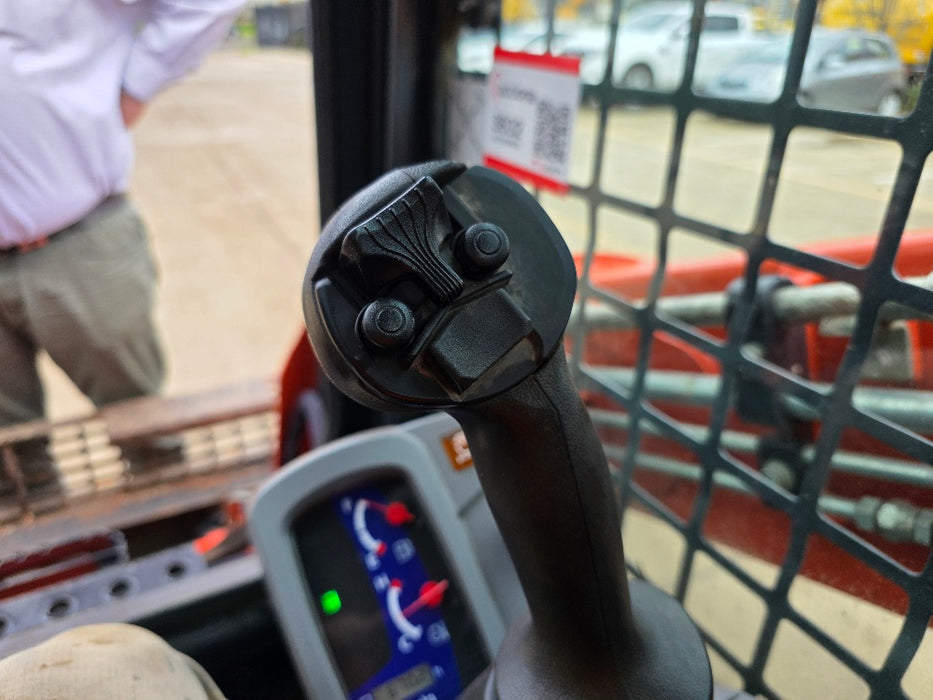 2022 KUBOTA SVL65-2 TRACK LOADER (T540) WITH 4 IN 1 BUCKET AND 670 HOURS