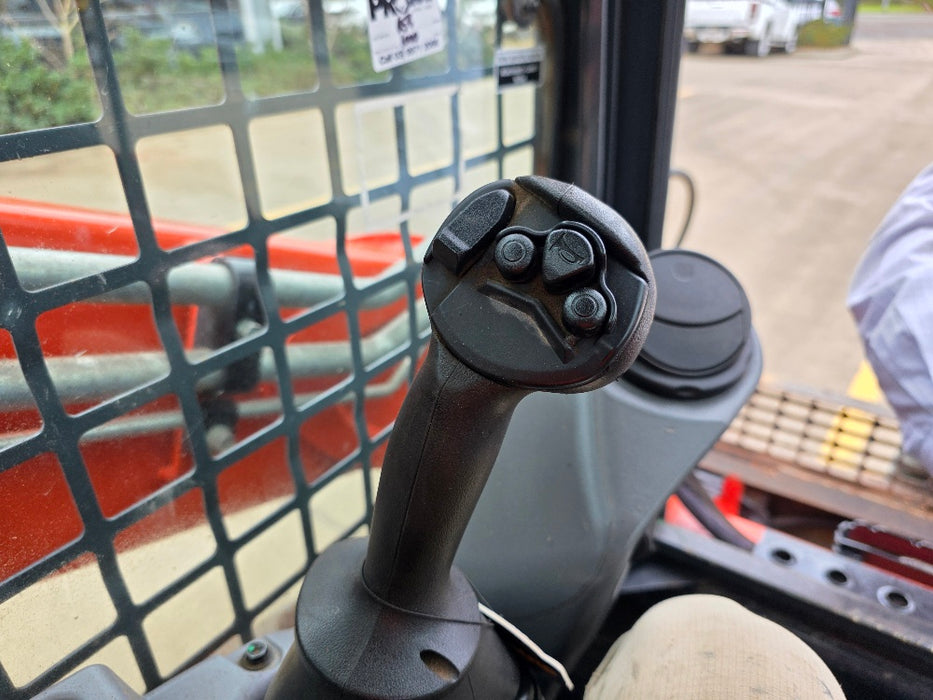 2022 KUBOTA SVL65-2 TRACK LOADER (T540) WITH 4 IN 1 BUCKET AND 670 HOURS