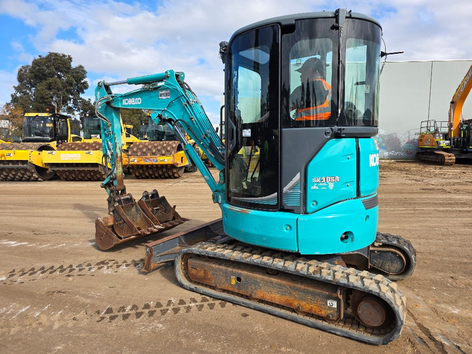 2022 KOBELCO SK30SR-6 3.4T EXCAVATOR WITH TILT HITCH, BUCKETS AND 2186HRS