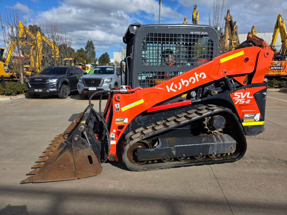 2023 KUBOTA SVL75-2 TRACK LOADER (L81) WITH 4 IN 1 BUCKET, CIVIL SPEC AND 875 HRS