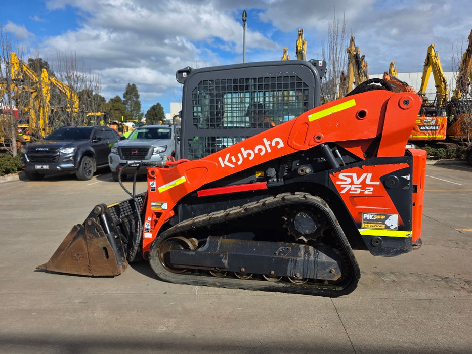 2023 KUBOTA SVL75-2 TRACK LOADER (L81) WITH 4 IN 1 BUCKET, CIVIL SPEC AND 875 HRS