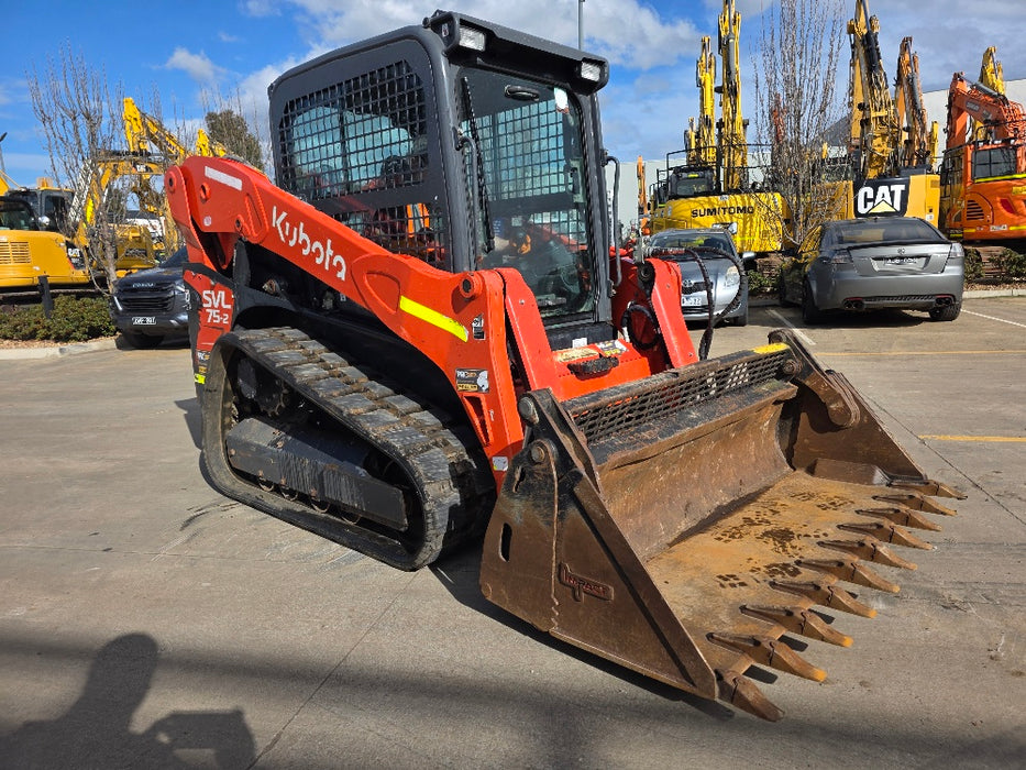 2023 KUBOTA SVL75-2 TRACK LOADER (L81) WITH 4 IN 1 BUCKET, CIVIL SPEC AND 875 HRS