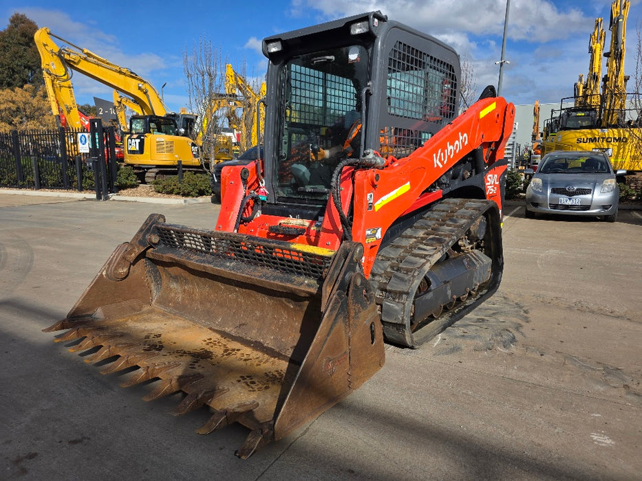 2023 KUBOTA SVL75-2 TRACK LOADER (L81) WITH 4 IN 1 BUCKET, CIVIL SPEC AND 875 HRS