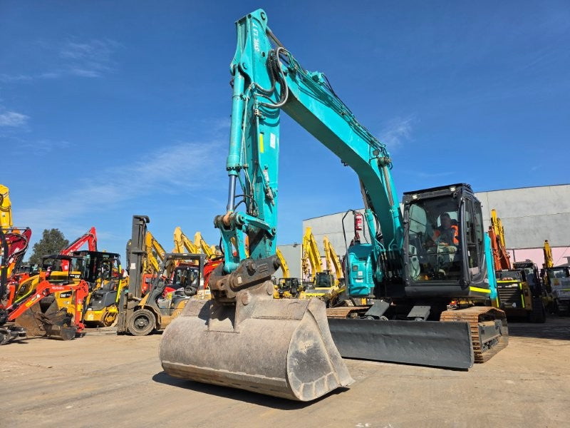 2021 KOBELCO SK135SR-7 15T EXCAVATOR (E474) WITH HITCH, BUCKETS AND 4920 HRS