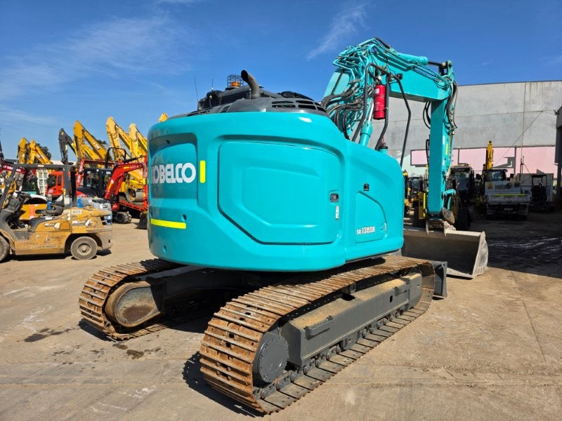2021 KOBELCO SK135SR-7 15T EXCAVATOR (E474) WITH HITCH, BUCKETS AND 4920 HRS