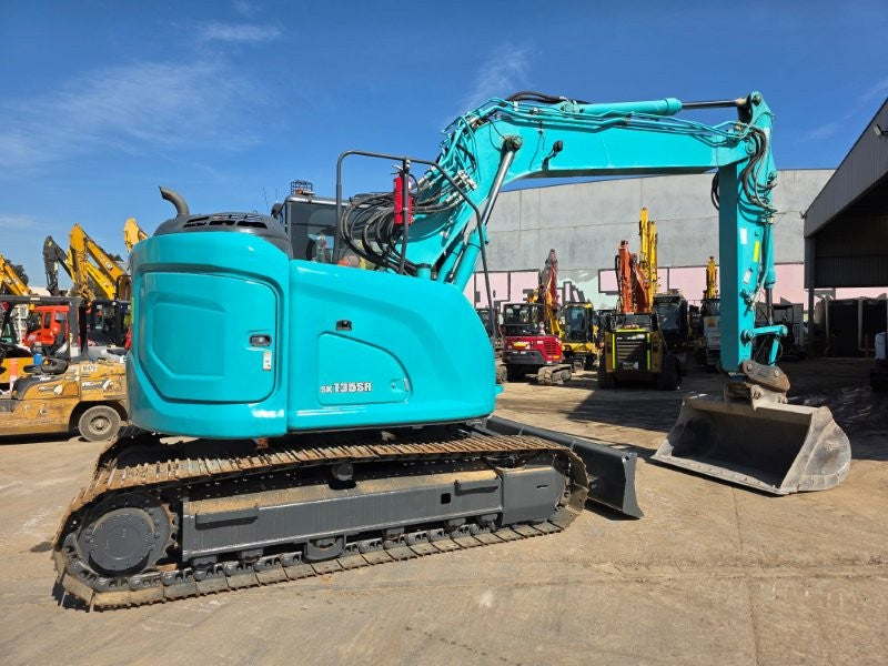 2021 KOBELCO SK135SR-7 15T EXCAVATOR (E474) WITH HITCH, BUCKETS AND 4920 HRS