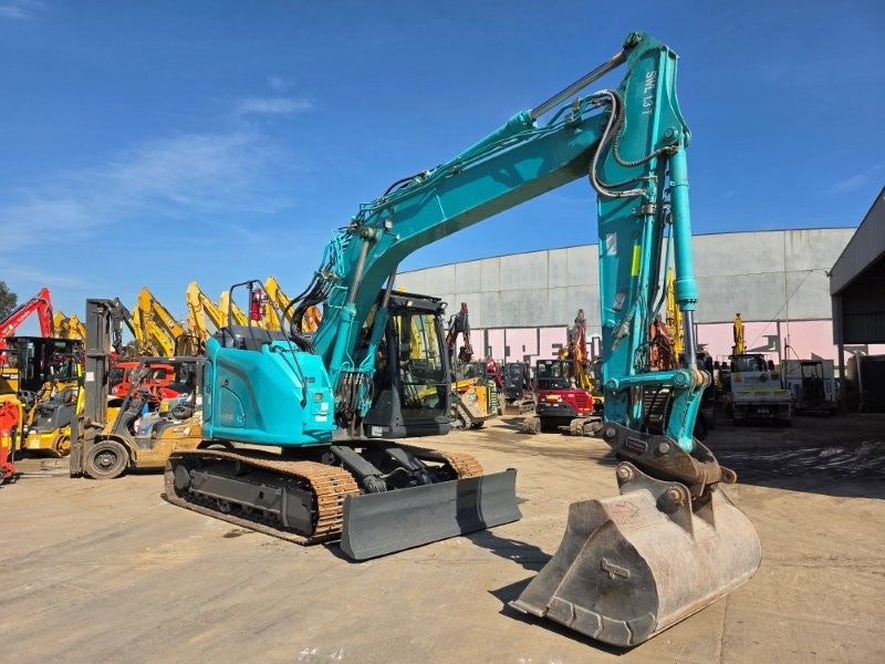 2021 KOBELCO SK135SR-7 15T EXCAVATOR (E474) WITH HITCH, BUCKETS AND 4920 HRS