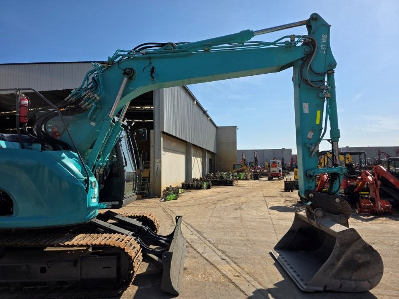 2021 KOBELCO SK135SR-7 15T EXCAVATOR (E474) WITH HITCH, BUCKETS AND 4920 HRS