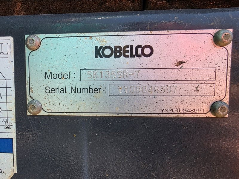 2021 KOBELCO SK135SR-7 15T EXCAVATOR (E474) WITH HITCH, BUCKETS AND 4920 HRS