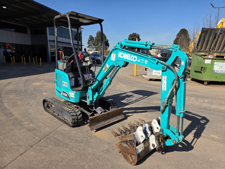 2022 KOBELCO SK17SR-6 1.7T EXCAVATOR (M1087) WITH HITCH, BUCKETS AND 805 HOURS
