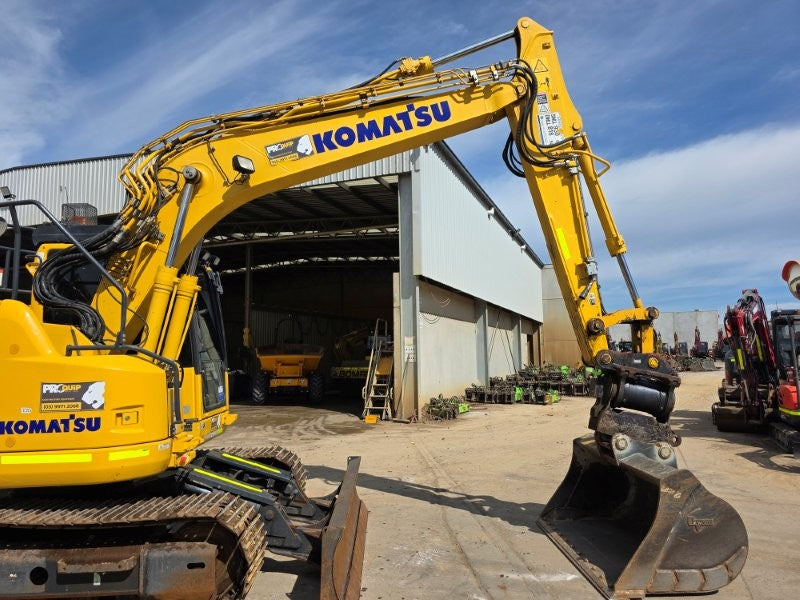 2021 KOMATSU PC138US-11 15T EXCAVATOR (E352) WITH TILT, BUCKETS AND 3080 HRS