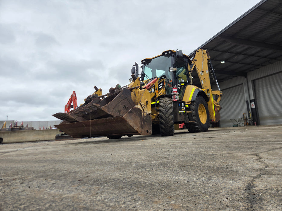 2018 CAT 432F BACKHOE LOADER (B107) WITH HITCH, BUCKETS AND 3300 HOURS