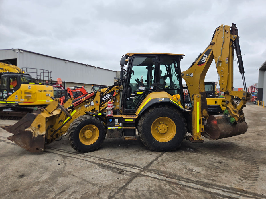2018 CAT 432F BACKHOE LOADER (B107) WITH HITCH, BUCKETS AND 3300 HOURS