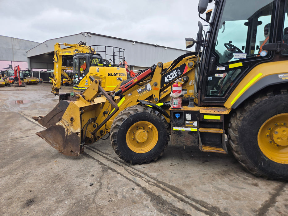2018 CAT 432F BACKHOE LOADER (B107) WITH HITCH, BUCKETS AND 3300 HOURS