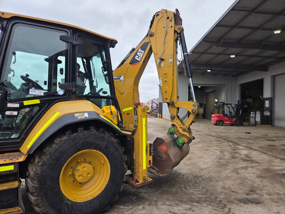 2018 CAT 432F BACKHOE LOADER (B107) WITH HITCH, BUCKETS AND 3300 HOURS