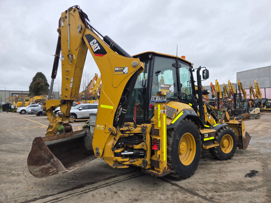 2018 CAT 432F BACKHOE LOADER (B107) WITH HITCH, BUCKETS AND 3300 HOURS