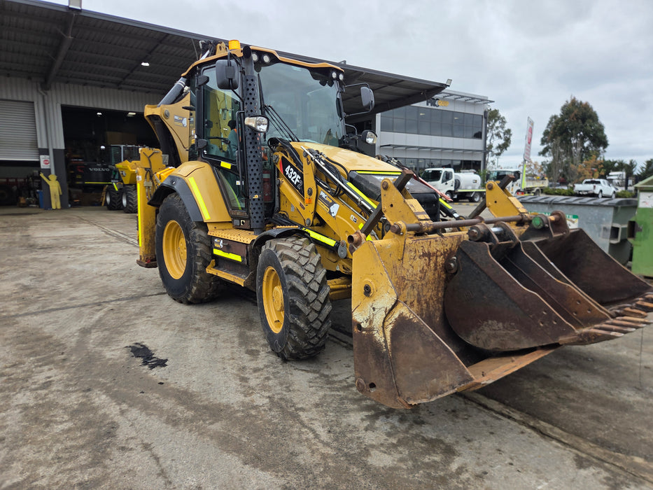 2018 CAT 432F BACKHOE LOADER (B107) WITH HITCH, BUCKETS AND 3300 HOURS