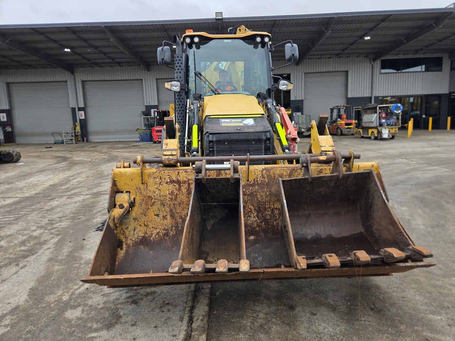 2018 CAT 432F BACKHOE LOADER (B107) WITH HITCH, BUCKETS AND 3300 HOURS