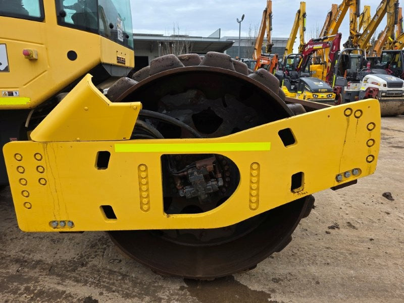 2013 BOMAG BW213PDH-4 13T PADFOOT ROLLER (R210) WITH 3940 HOURS