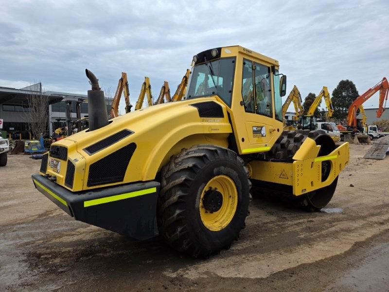 2013 BOMAG BW213PDH-4 13T PADFOOT ROLLER (R210) WITH 3940 HOURS