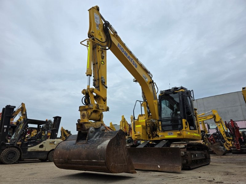 2022 KOMATSU PC138US-11 15T EXCAVATOR (E374) WITH TILT HITCH AND 3335 HOURS