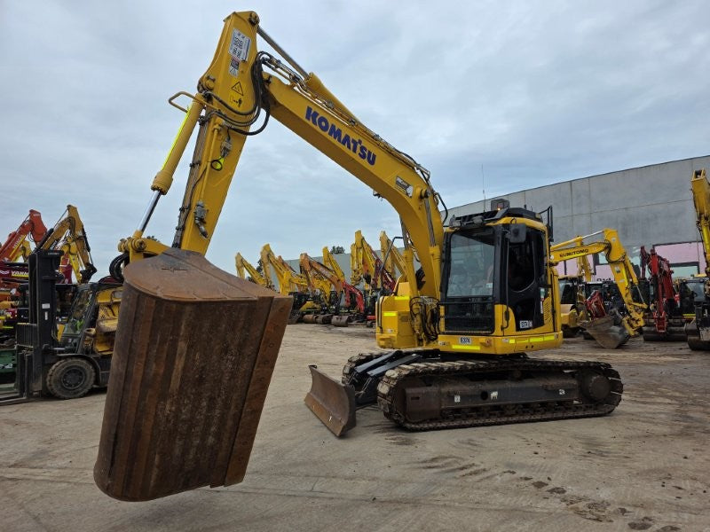 2022 KOMATSU PC138US-11 15T EXCAVATOR (E374) WITH TILT HITCH AND 3335 HOURS