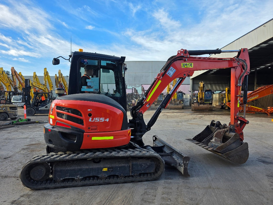 2022 KUBOTA U55-4 5.5T EXCAVATOR (M815) WITH A/C CAB, HITCH, BUCKETS AND 2295 HOURS