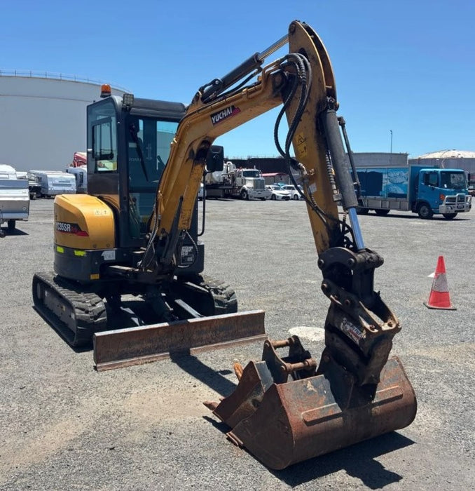2022 YUCHAI YC35SR 3.8T EXCAVATOR WITH TILT HITCH, BUCKETS, A/C CAB, 785 HOURS