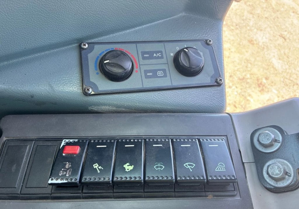 2022 YUCHAI YC35SR 3.8T EXCAVATOR WITH TILT HITCH, BUCKETS, A/C CAB, 785 HOURS