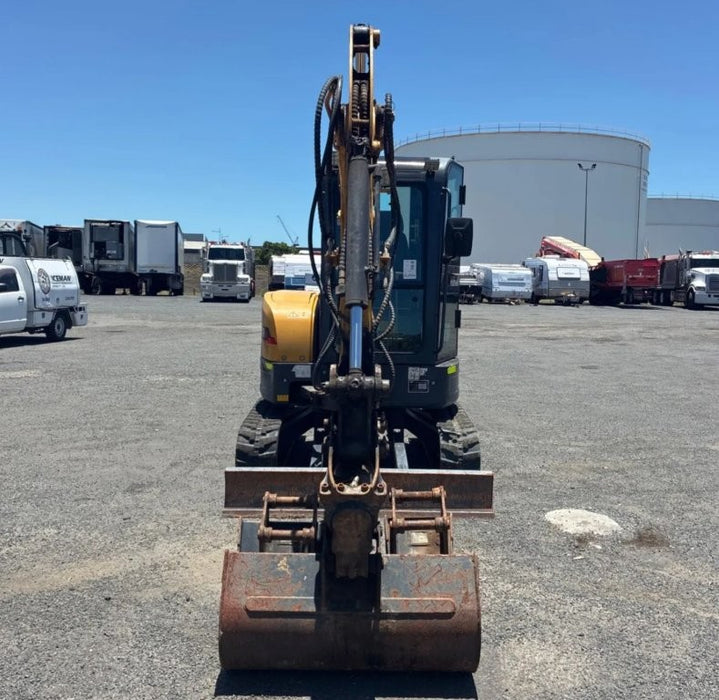 2022 YUCHAI YC35SR 3.8T EXCAVATOR WITH TILT HITCH, BUCKETS, A/C CAB, 785 HOURS