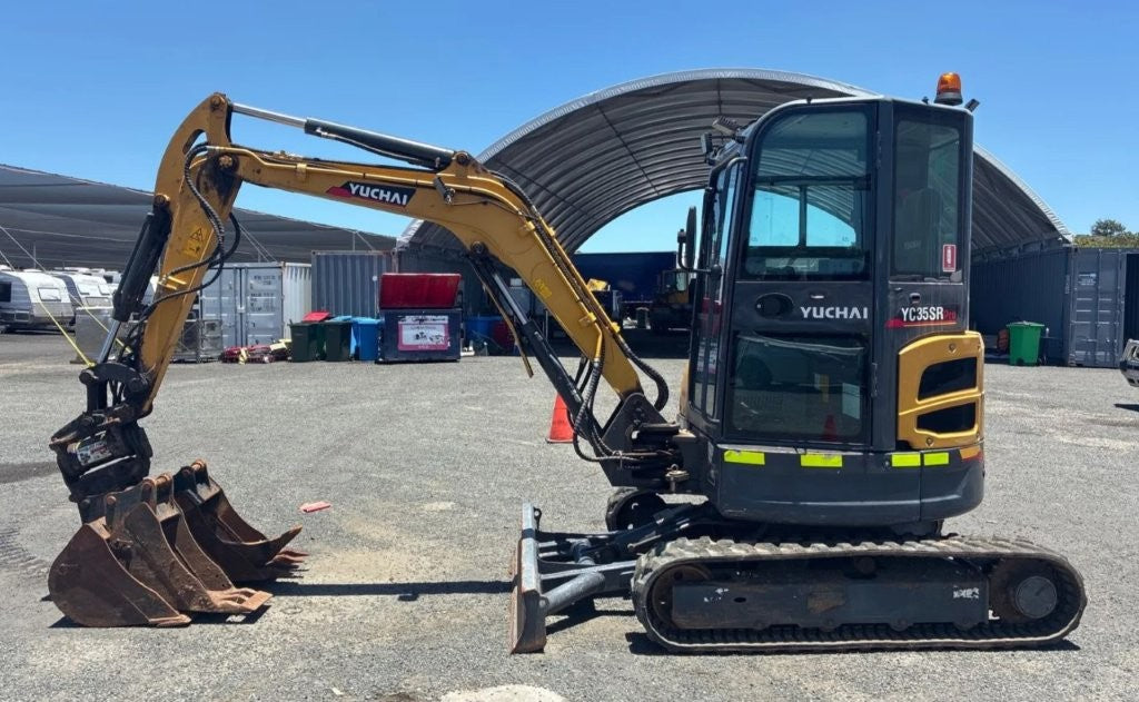 2022 YUCHAI YC35SR 3.8T EXCAVATOR WITH TILT HITCH, BUCKETS, A/C CAB, 785 HOURS