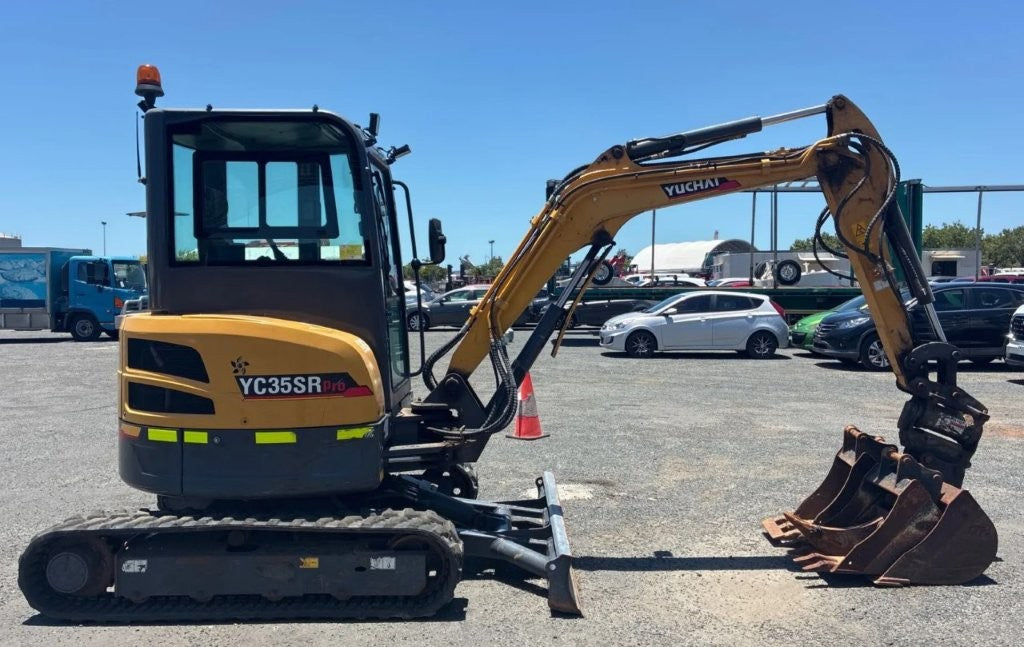 2022 YUCHAI YC35SR 3.8T EXCAVATOR WITH TILT HITCH, BUCKETS, A/C CAB, 785 HOURS