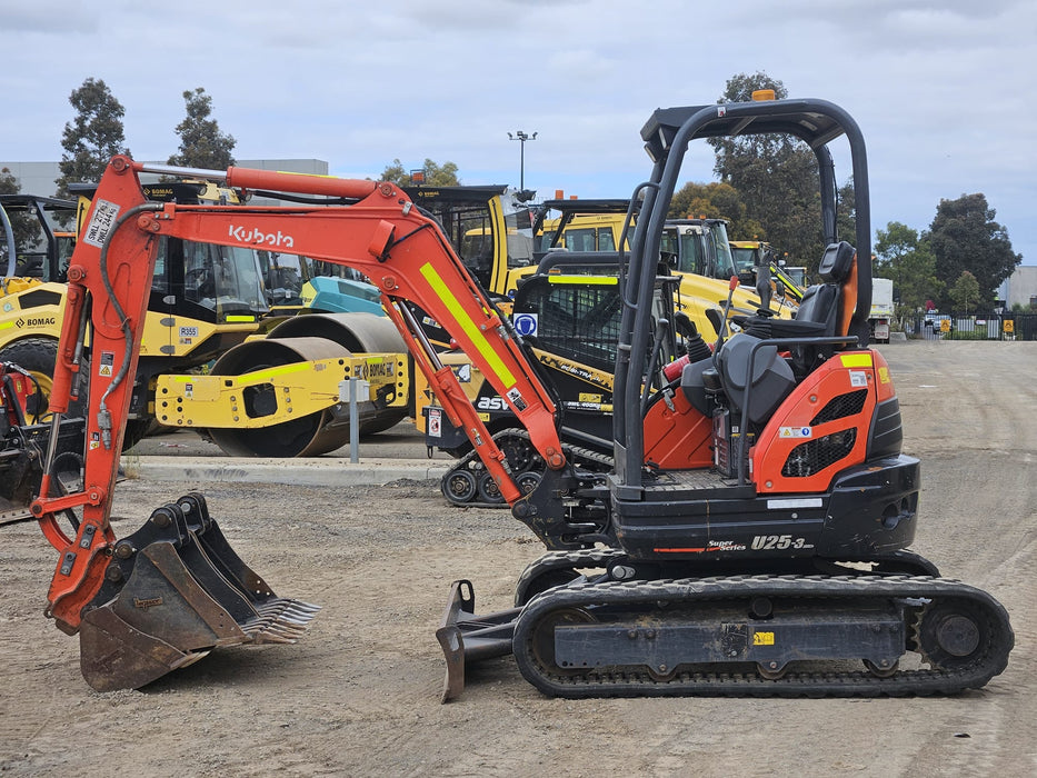 USED 2022 KUBOTA U25-3 2.6T EXCAVATOR (M884) WITH QC HITCH AND 740 HRS