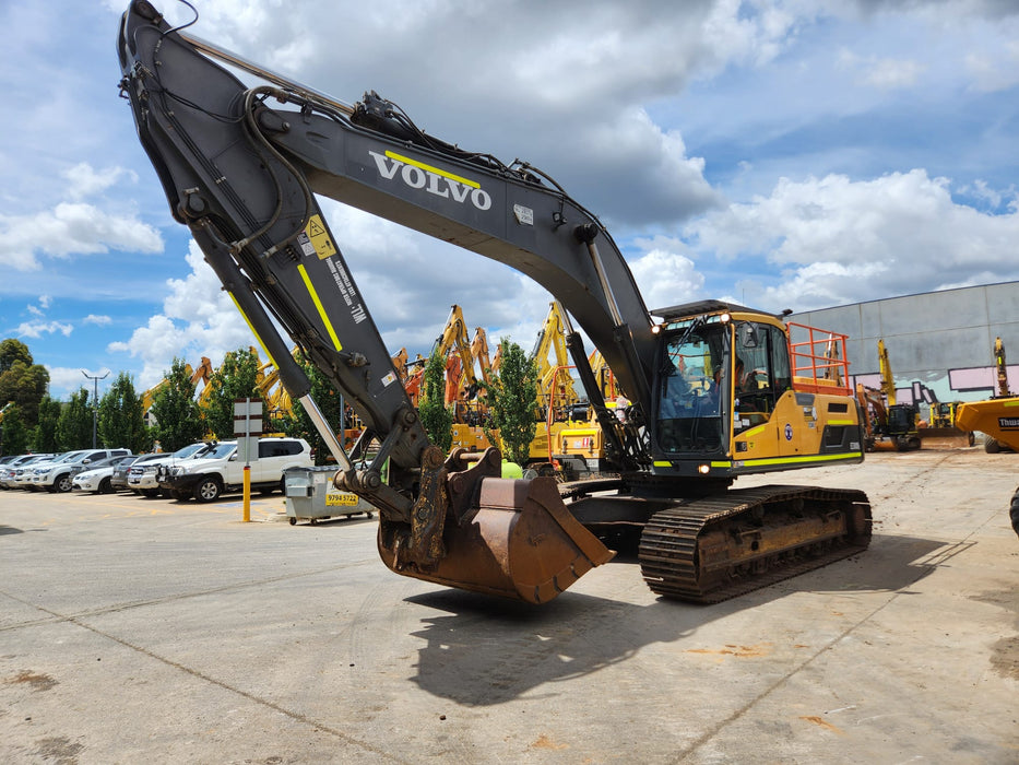 USED VOLVO EC300DL 30T EXCAVATOR (E240) WITH 4200 HOURS