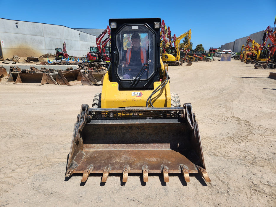 2022 CAT 226B3 SKID STEER LOADER WITH FULL A/C CAB, CIVIL SPEC AND LOW 556 HRS