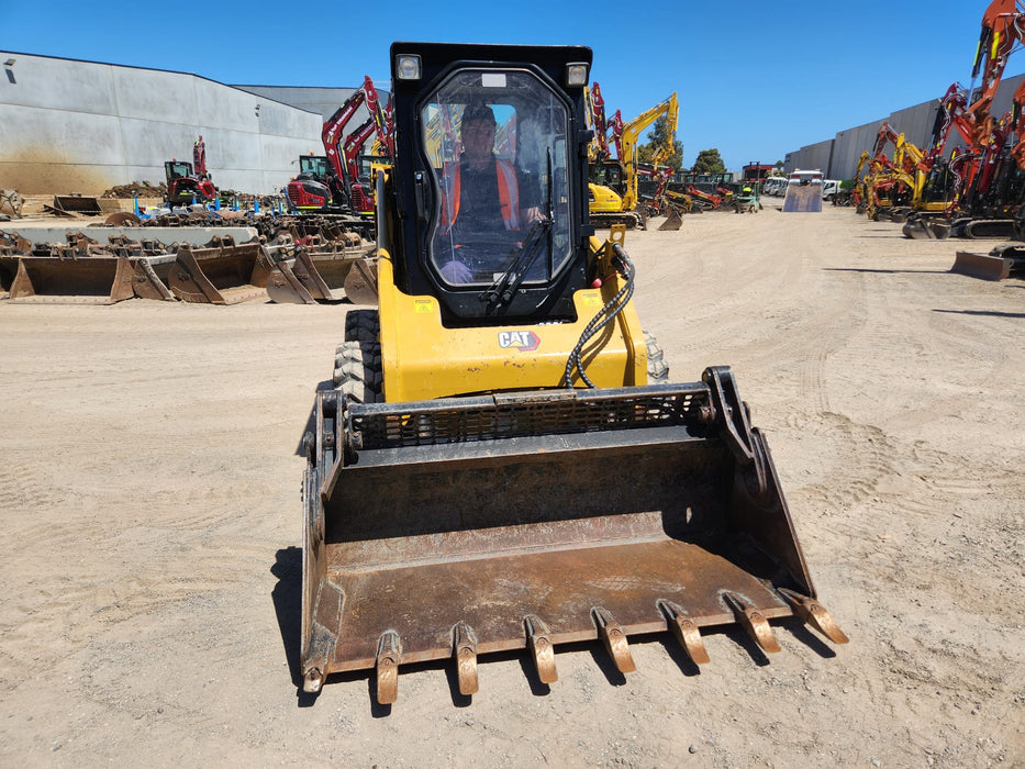 2022 CAT 226B3 SKID STEER LOADER WITH FULL A/C CAB, CIVIL SPEC AND LOW 556 HRS