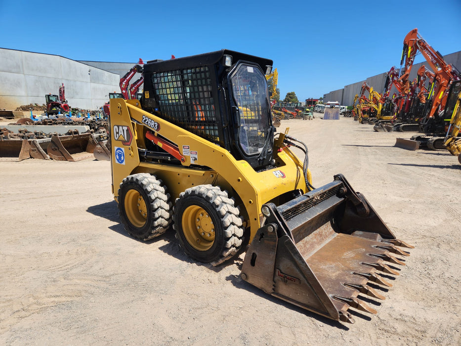 2022 CAT 226B3 SKID STEER LOADER WITH FULL A/C CAB, CIVIL SPEC AND LOW 556 HRS