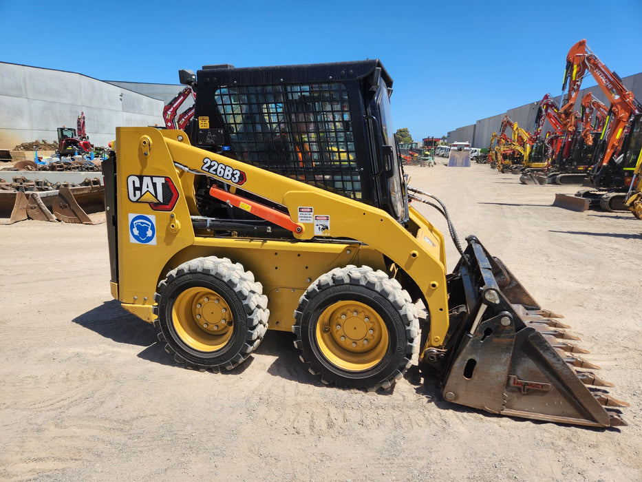 2022 CAT 226B3 SKID STEER LOADER WITH FULL A/C CAB, CIVIL SPEC AND LOW 556 HRS