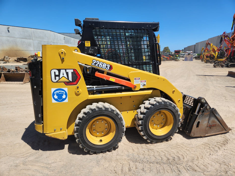 2022 CAT 226B3 SKID STEER LOADER WITH FULL A/C CAB, CIVIL SPEC AND LOW 556 HRS