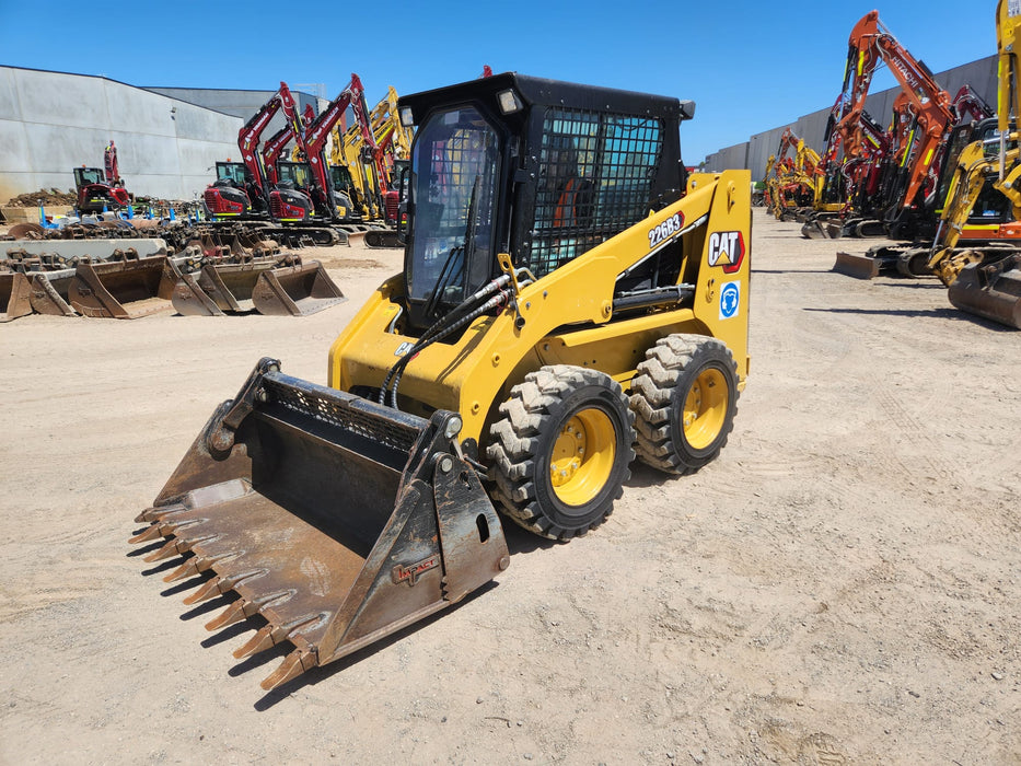 2022 CAT 226B3 SKID STEER LOADER WITH FULL A/C CAB, CIVIL SPEC AND LOW 556 HRS