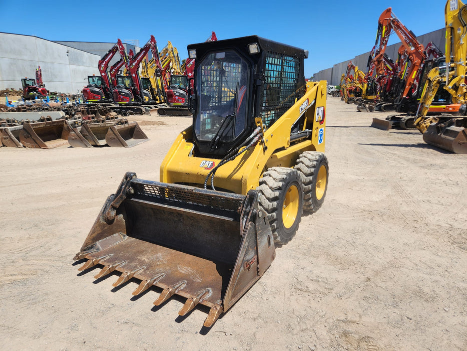 2022 CAT 226B3 SKID STEER LOADER WITH FULL A/C CAB, CIVIL SPEC AND LOW 556 HRS