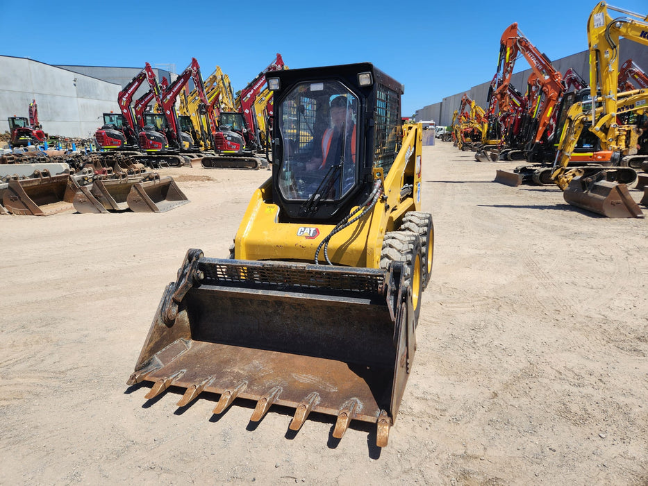 2022 CAT 226B3 SKID STEER LOADER WITH FULL A/C CAB, CIVIL SPEC AND LOW 556 HRS