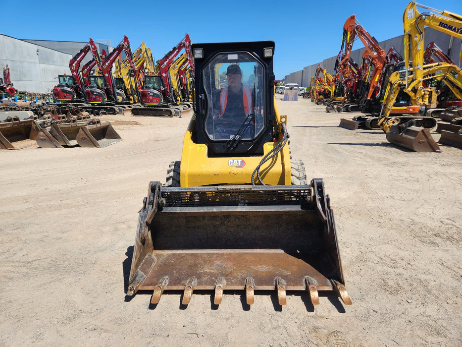 2022 CAT 226B3 SKID STEER LOADER WITH FULL A/C CAB, CIVIL SPEC AND LOW 556 HRS