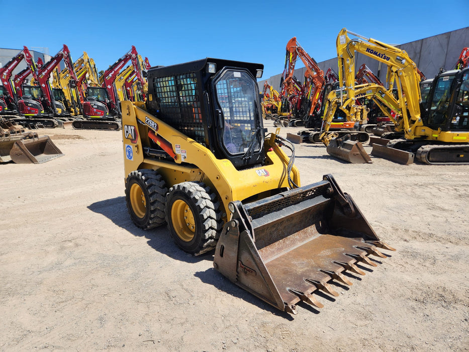 2022 CAT 226B3 SKID STEER LOADER WITH FULL A/C CAB, CIVIL SPEC AND LOW 556 HRS